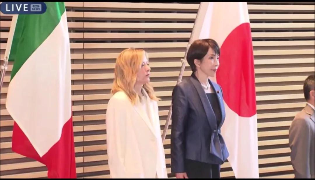 日本和意大利又走到一块，这是想干啥！今天（1月16日）梅洛尼访问了日本。从现场可
