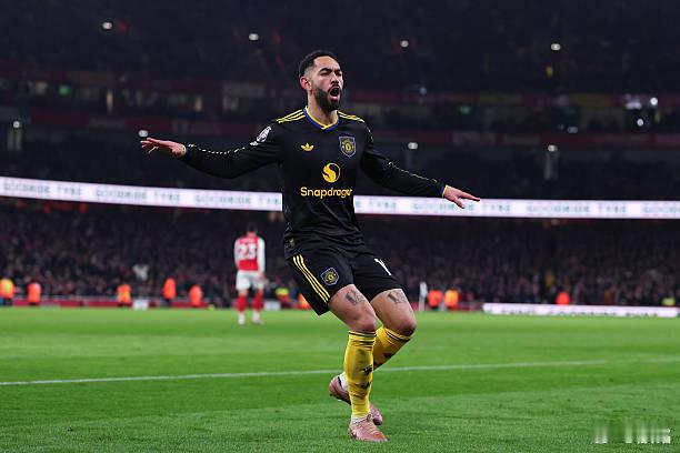 阿森纳2比3曼联突然间，突发奇想，不会卡里克率领曼联一直赢下去吧？反正也没其