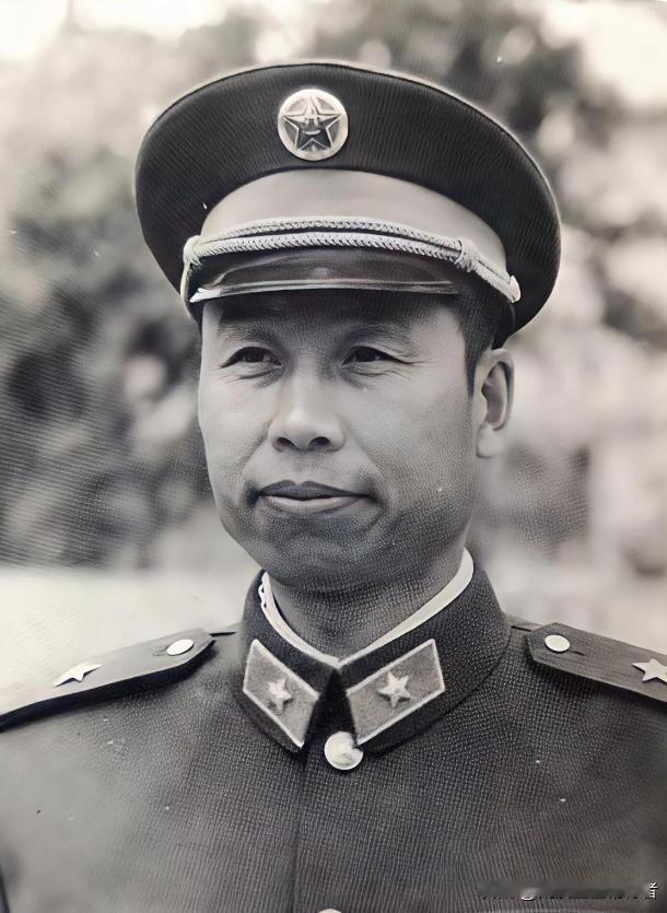 1984年9月，昆明军区会议室。刘玉尊站起来，把一盘磁带塞进录音机。沙沙声后，突