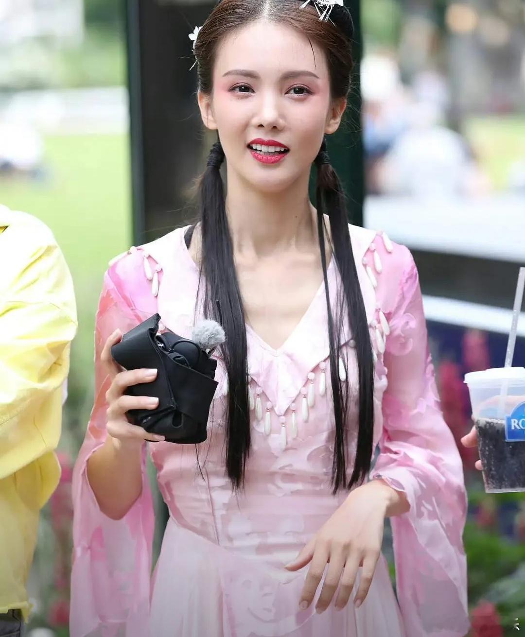 金晨这鼻子还有救吗