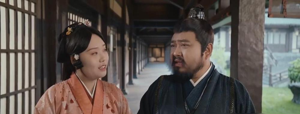 李雪琴和秀念这俩活宝真是《折腰》的意外惊喜，原著里阴险的二婶愣是被她演成东北老姨