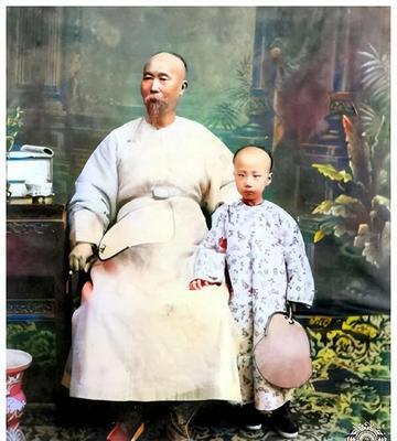 1901年，李鸿章死时，留给子孙10亿多元财产，没想到，52年后，他的孙子，43