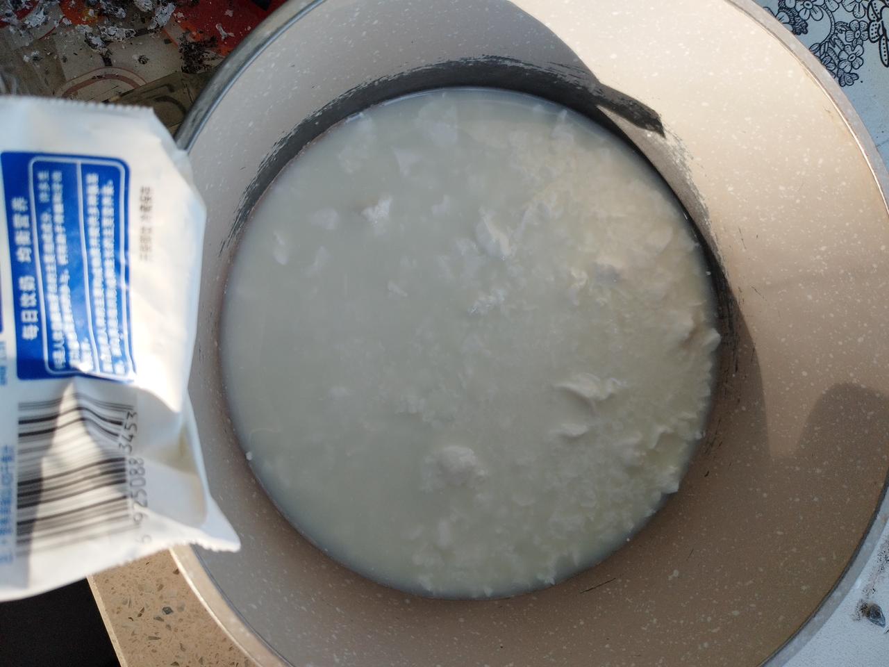 这个鲜博士牛奶我常买，就是因为它新鲜。它有两种保质期，一种是15天，还有一种是五
