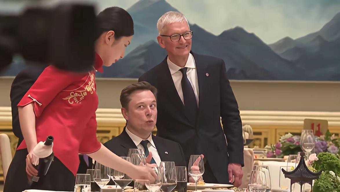 马斯克北京转圈，老妈上海带货，万亿家族的中式清醒5月14日的人民大会堂东门外