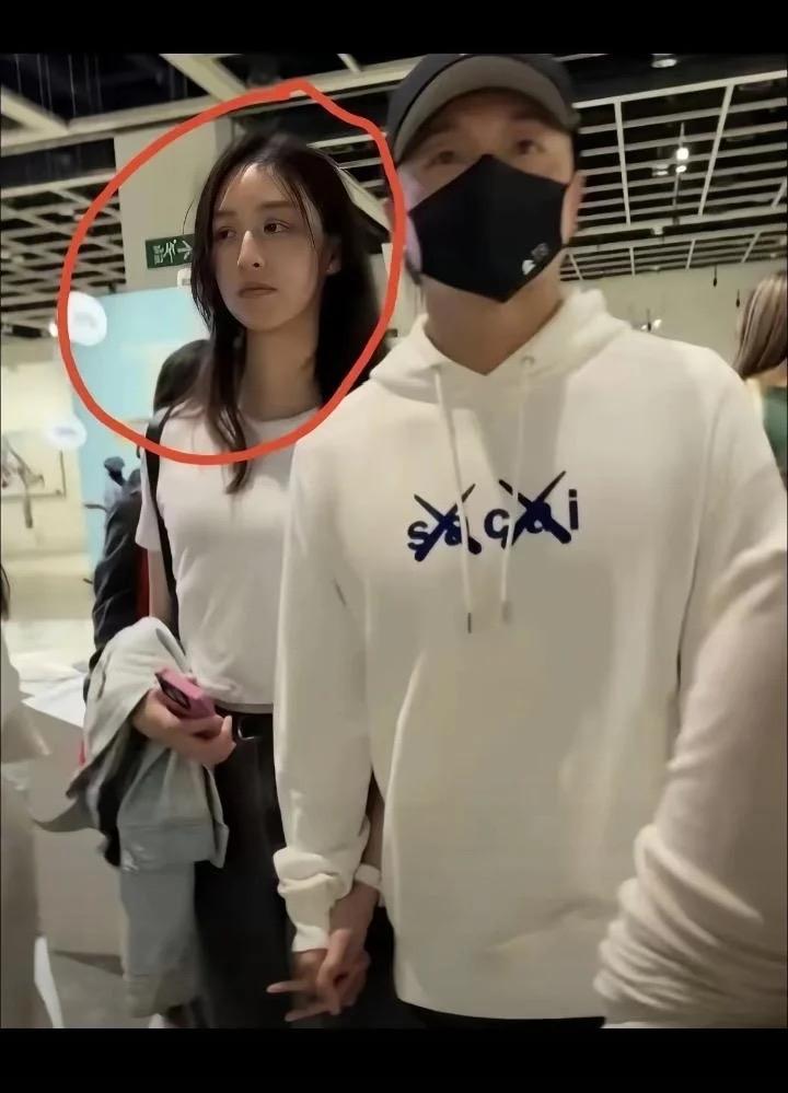 最近看到两起令人痛心的性侵事件。一是香港知名男星老婆遭性侵17次，录音还被公开，