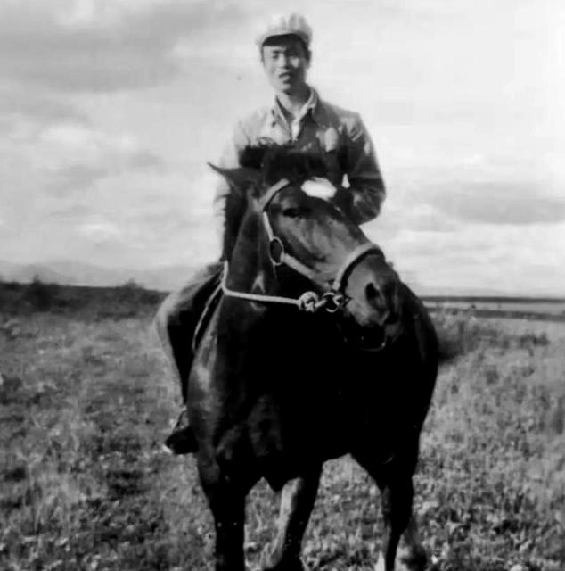 1949年，老红军黄明生返回宁都老家探亲，却四处找不到亲人了，最终，在当地干部的