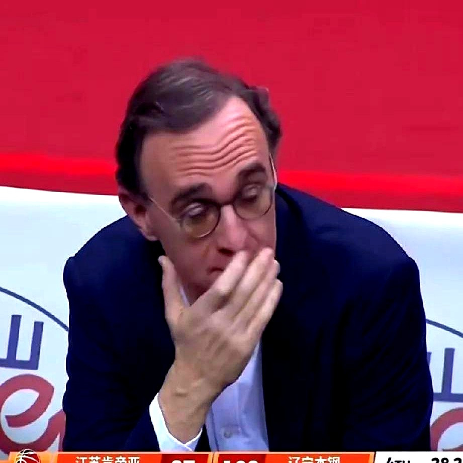 辽宁男篮这更衣室，终于有点火药味了。主教练乌戈真敢下手，谁态度...