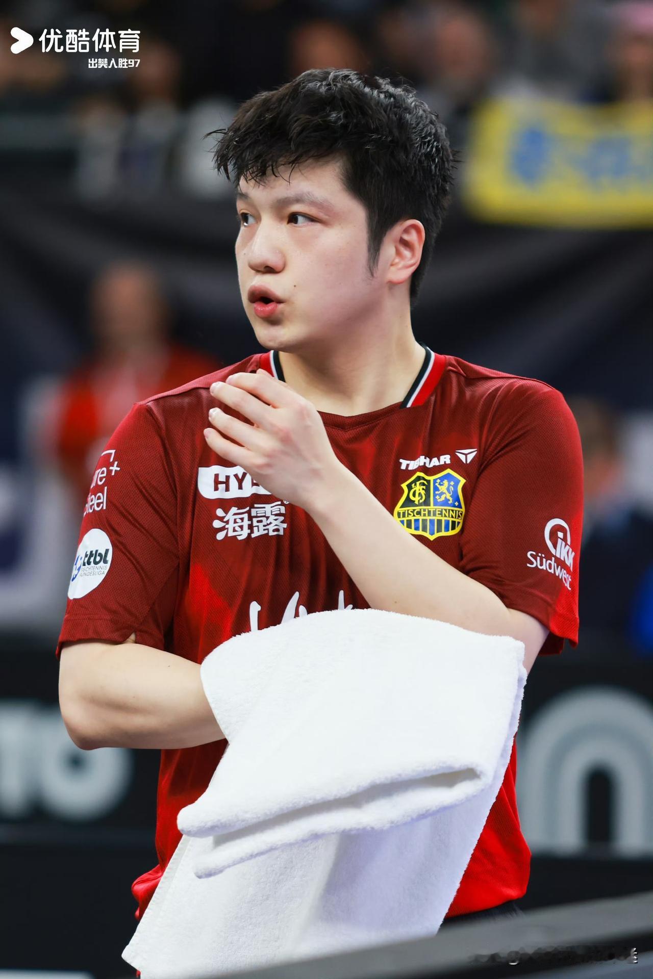 国乒出国打球的运动员盘点1、樊振东：加盟德国萨尔布吕肯俱乐部，参加德甲联赛2
