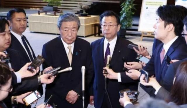 日本学者提出了一个建议，现在中日关系呢到了这一步，用常规的方式已经很难恢复两国之