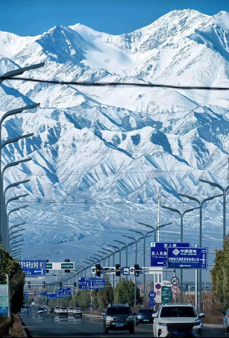 最近市场受到外围因素影响，导致医药板块的操作难度很大，现在医药板块是这样，看起来