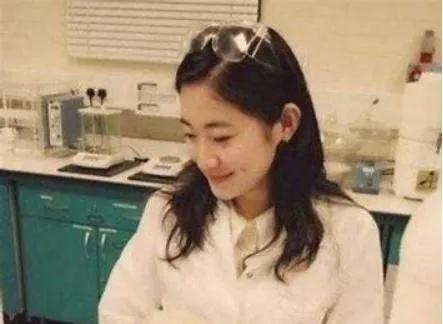 我宁愿在美国住下水道，翻垃圾！也不会回国！”这是清华公费留学生何碧玉公开说过的一