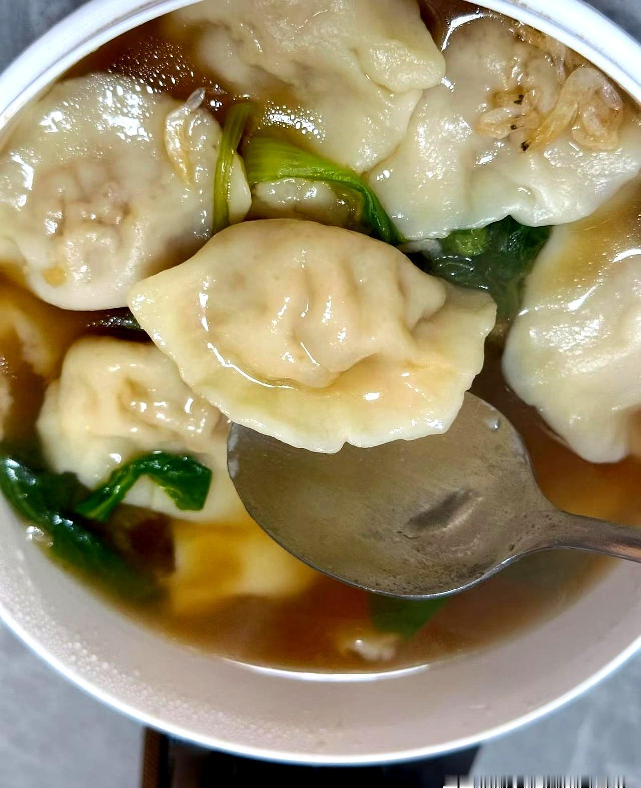 热到像开蒸笼时，连着四天晚饭都端饺子上桌，婆婆一句“别总吃这个，晚饭你炒菜”直接
