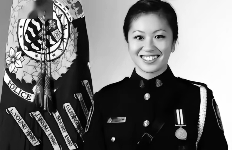 2019年，温哥华漂亮女警陈隽惠在家中自杀，年仅31岁。一段不堪的往事被曝光：她一直痛苦地游离在3个