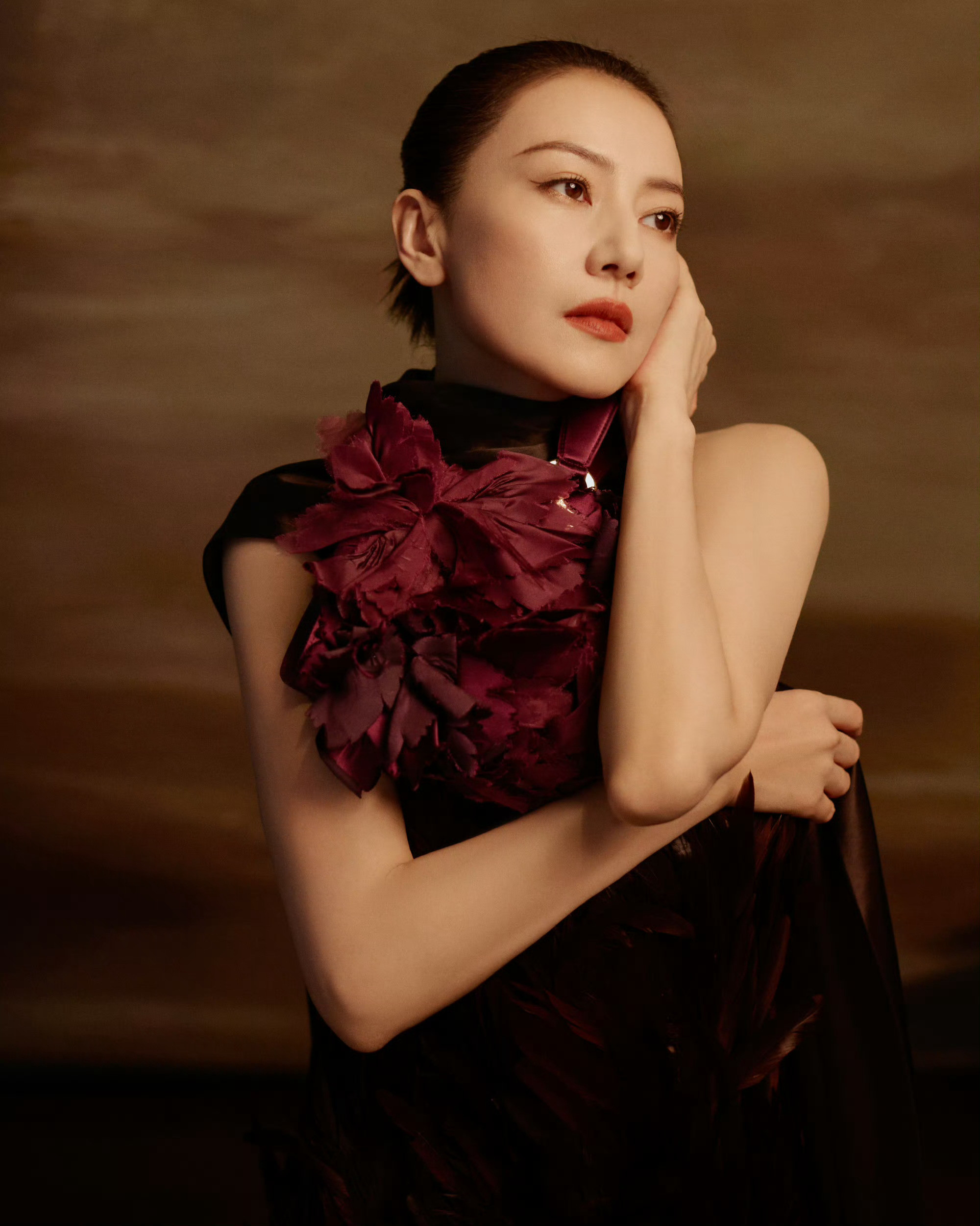 高圆圆大露背造型这身材管理太好了吧[抱抱]好美好漂亮​​​