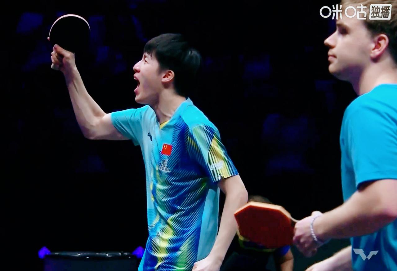 侯英超都急眼了：温瑞博，发长球和他拼了！第一局温瑞博8:11输了第二局