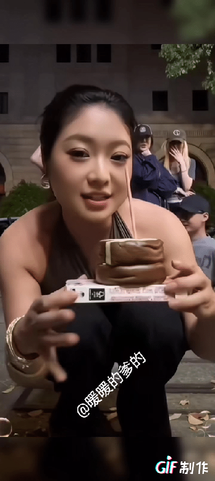 美女是高兴过头了吧！无论何时都要注意安全不要让喜悦变成悲剧