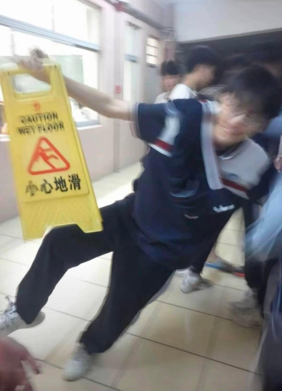 文字与画面呼应的梗图​​​
