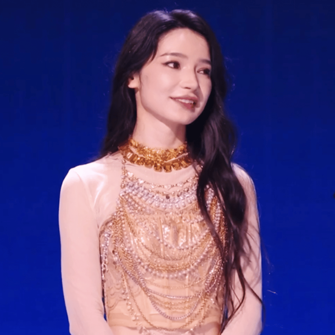 谢娜为代斯哭了代斯淘汰那一下，谢娜的眼眶红了。不是节目效果，是一起扛过的日子太