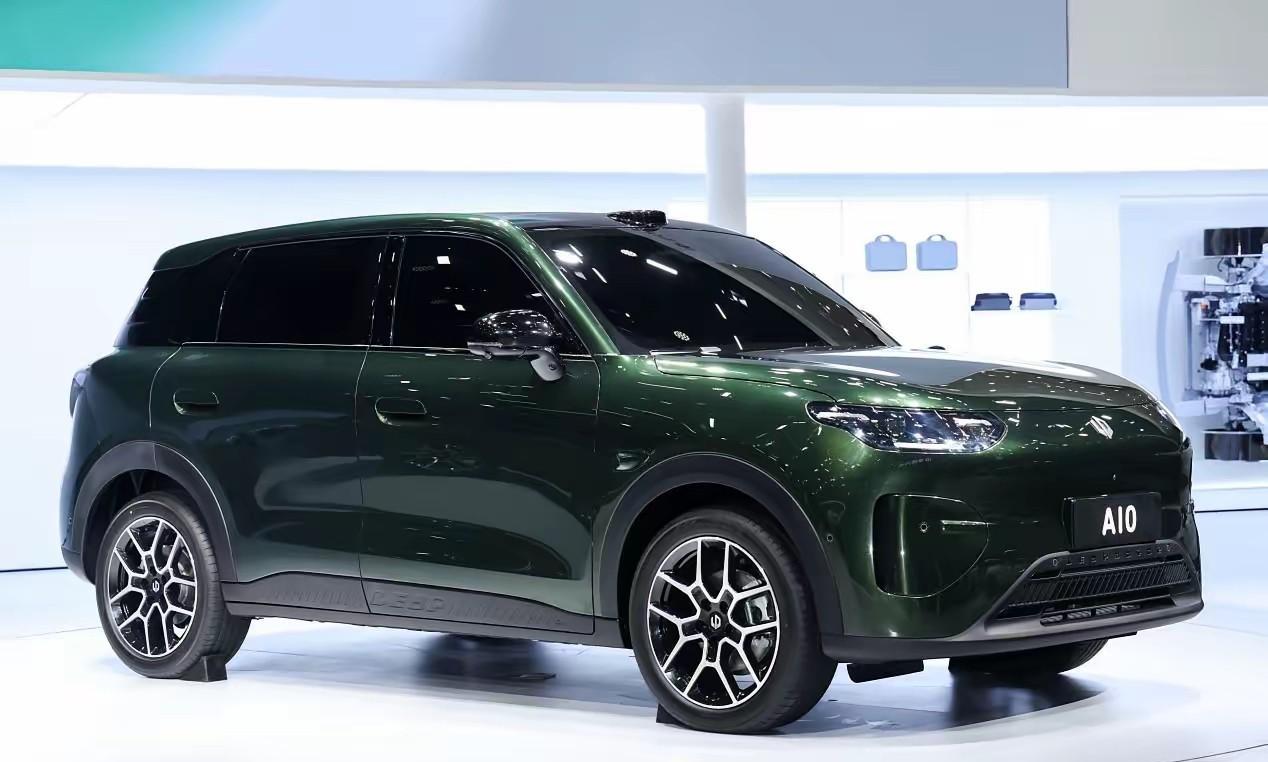 广州车展爆款来了！零跑A10重塑10万级纯电标杆，颜值爆表！2025广州国际车