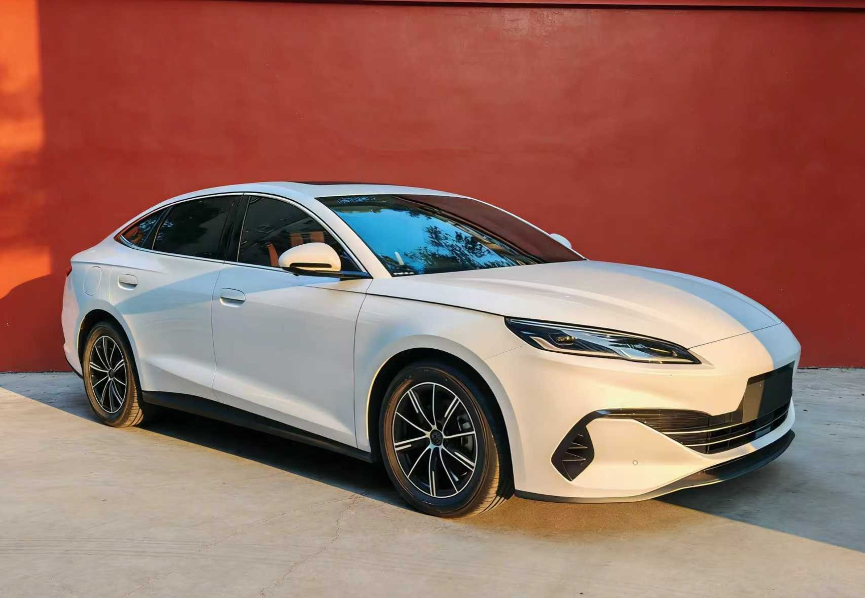 开海豹06DM-i一年半，跑了2.5万公里，平时主要就是上下班、周末周边游，现