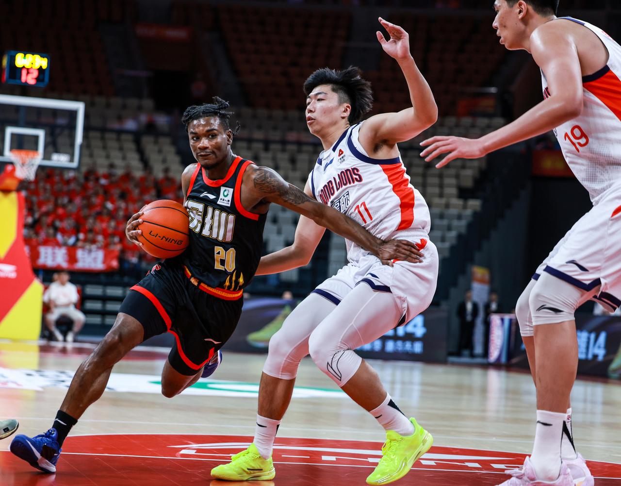 上海与广厦的夺冠之路，现在真遇到硬茬了。整个常规赛打到这个份上，联盟积分榜已经彻