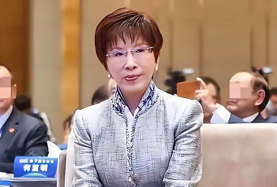 洪秀柱返台，赖清德变成了哑巴。洪秀柱此行正大光明，是为抗战胜利80周年纪念活动而