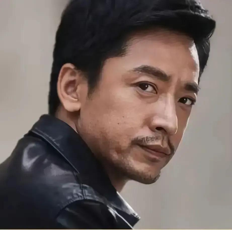 中戏表演系主任王鑫，闫学晶儿子的老师，也是一位很出名的演员，参演了多部影视剧。《