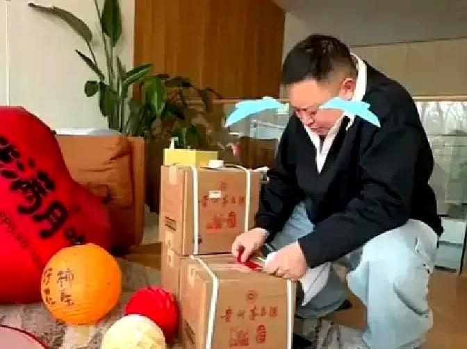 你绝对想不到，德云社师兄竟在剧组当场翻脸，只为师弟那口冷掉的盒饭。阎鹤祥冲过去