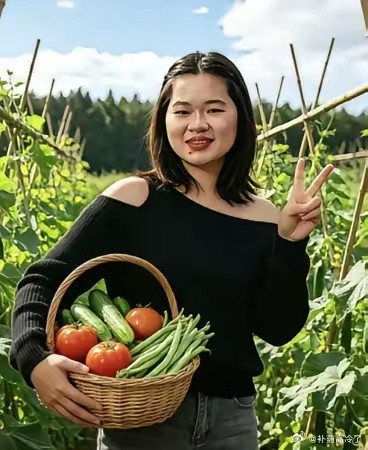 看在不同环境下的全红婵依然可爱动人，自然美丽，毫无修饰，纯天然美女冠军，世界第一
