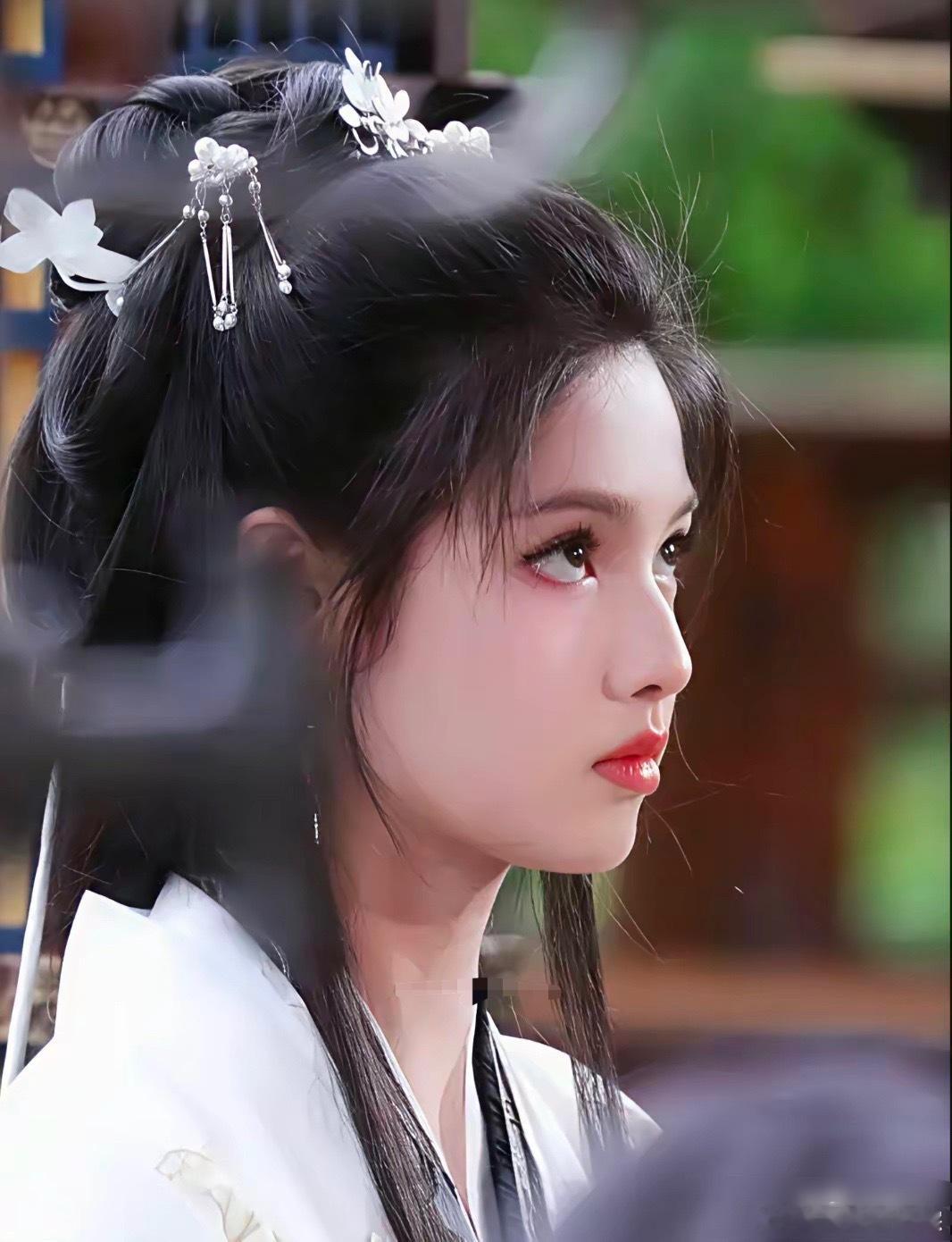 《雀骨》17岁艾米演少女，评论区终于不骂"装嫩"了！《雀骨》空降开播，艾米今年1