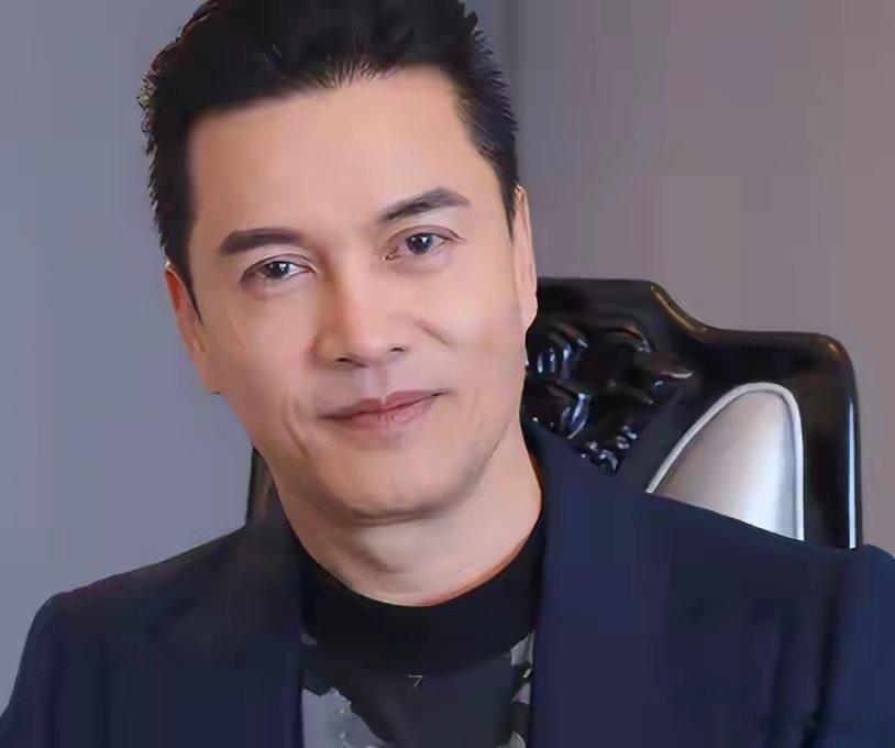 成龙老了，李连杰老了，刘德华也老了，而70岁的他看起来像35岁​