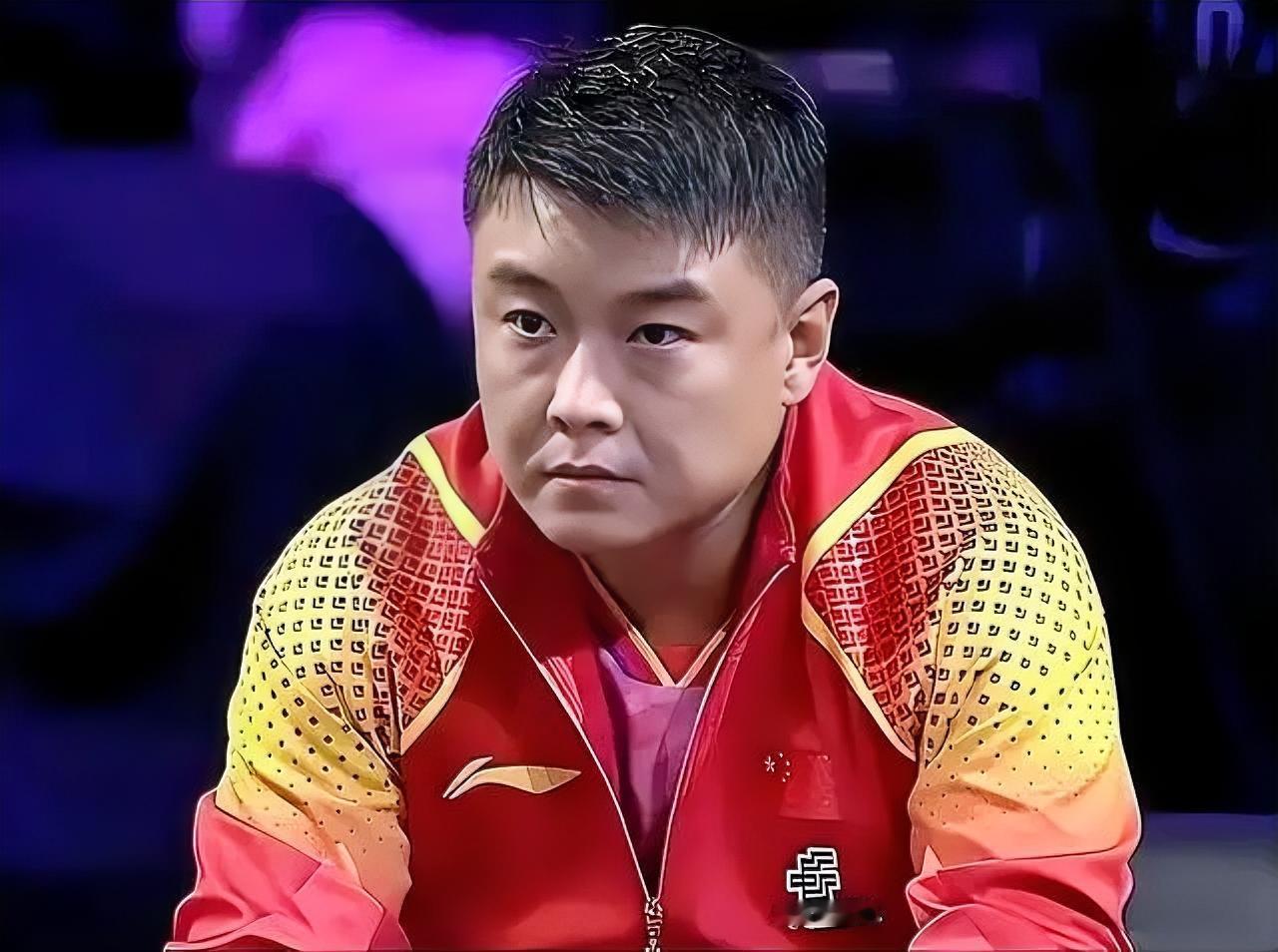 给小组赛排第三的国乒男队打分：王楚钦：9分，优秀林诗栋：6分，及格梁靖崑