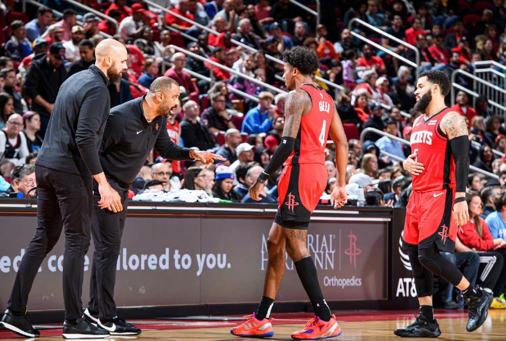 北京时间9月25号，火箭队的控卫短板如何解决呢？根据NBA著名记者凯文·奥康纳透