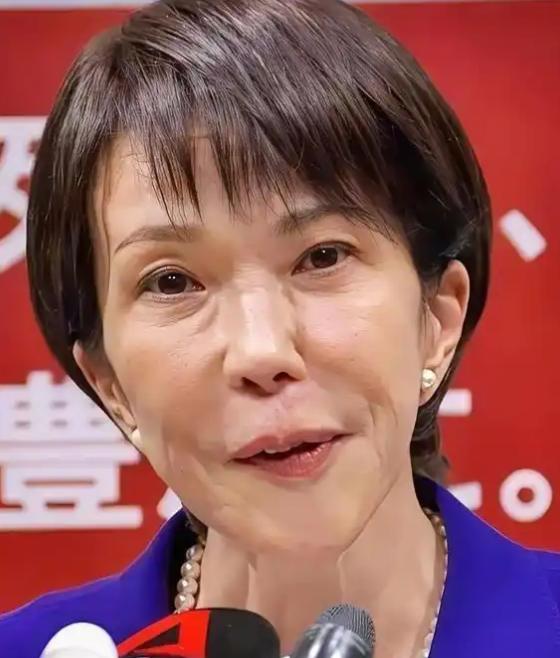 高市早苗现在的脸色估计比锅底还难看！她本以为抱紧美国大腿，当个反华急先锋就能拿捏