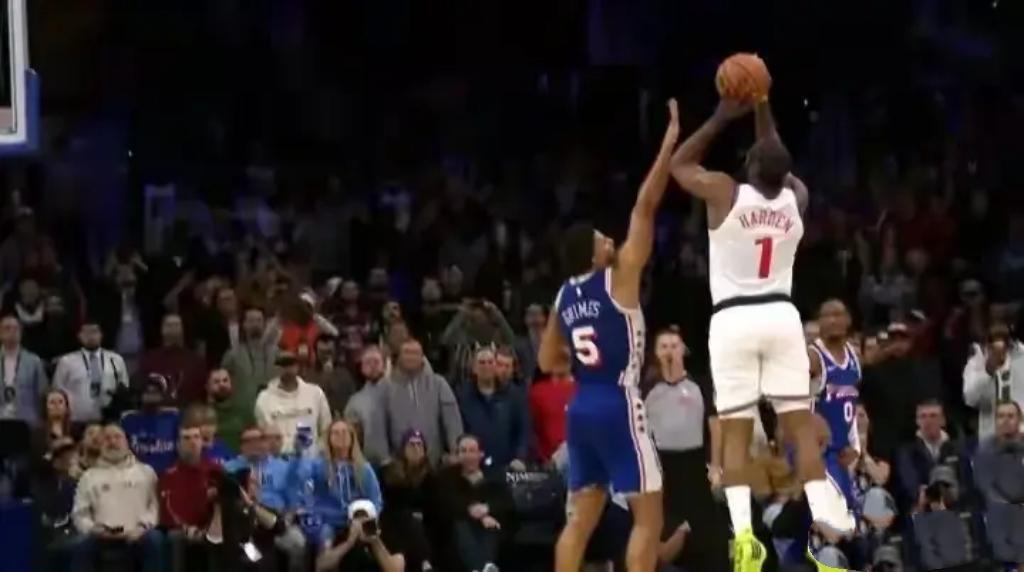 快船直接掀桌子，送雷霆状元签快船惜败76人，哈登最后时候的三分出手很明显被格