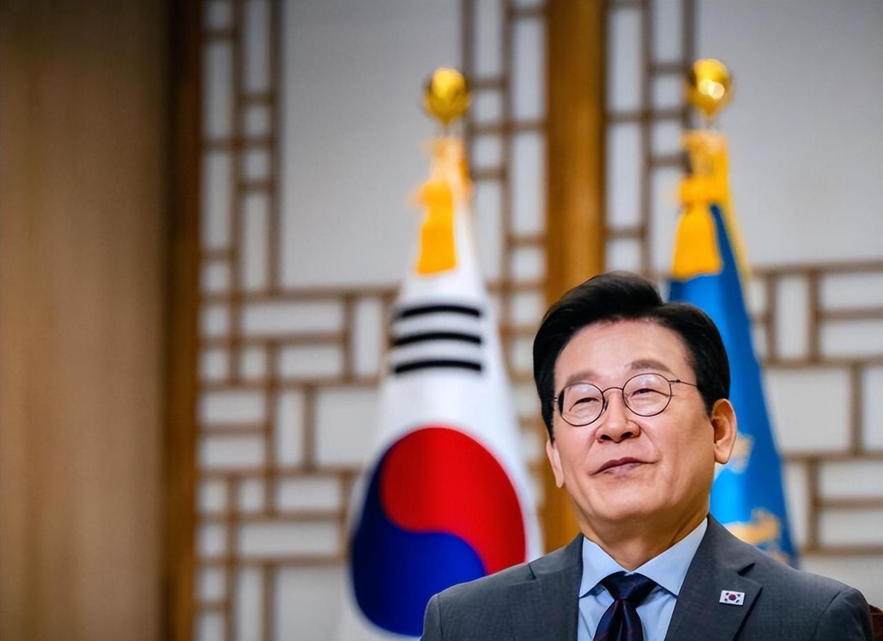 12月2日，韩国总统李在明在出席“和平统一咨询会议”成立仪式上发表讲话。李在明表