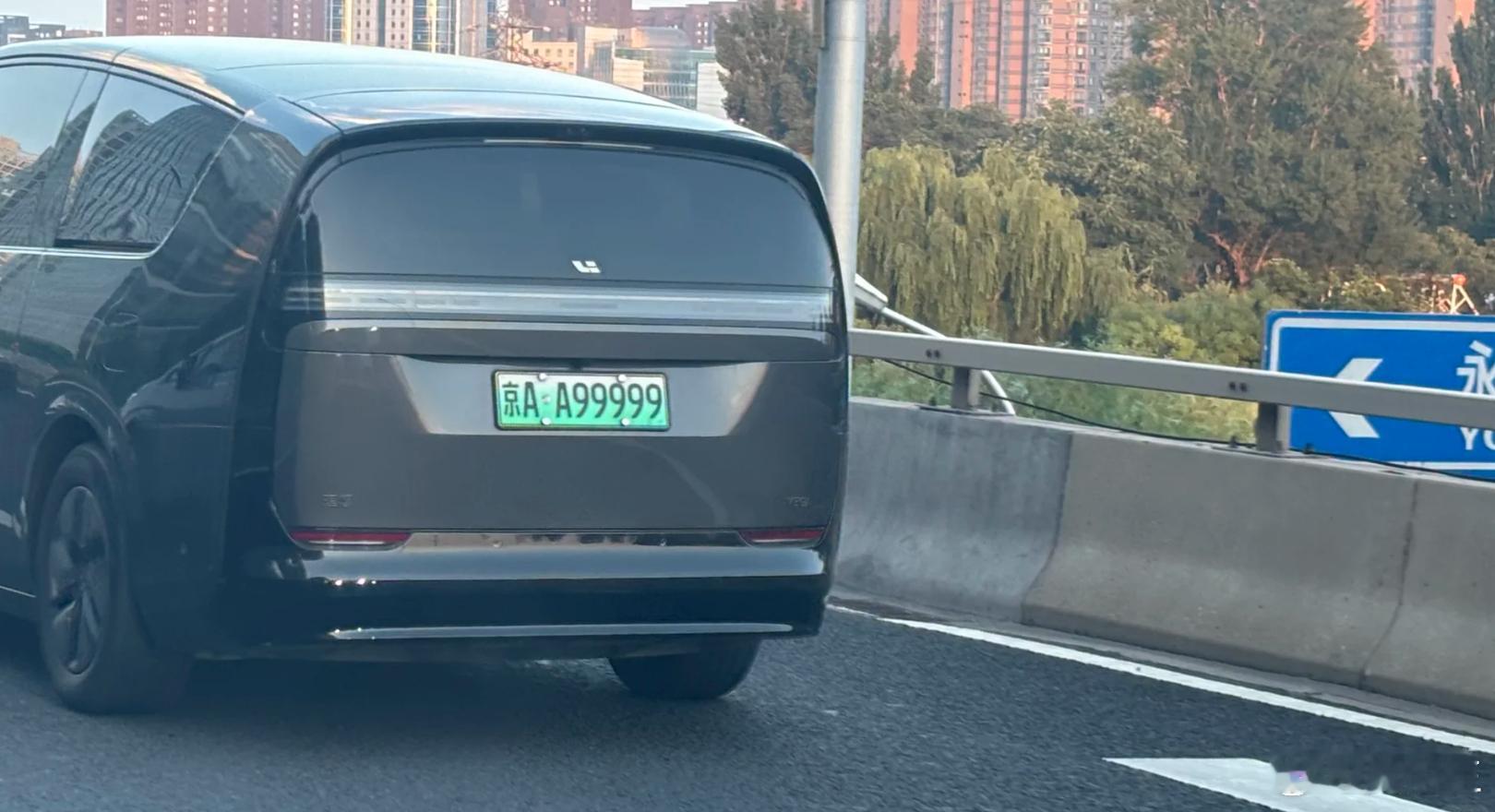 偶遇极限车牌！​​​