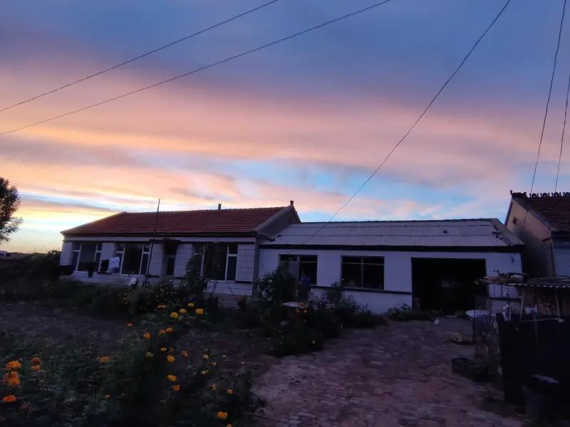 股市里没有如果，只有结果。老李和老王，同一天5.5元上车买同一只票，像是约好