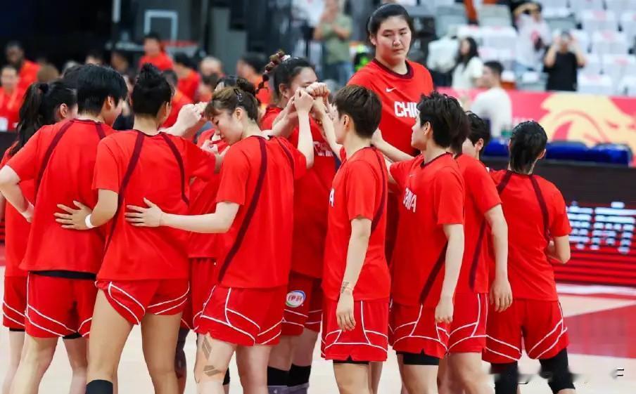 天赐良机！美国女篮自断双臂！中国三塔全员归位，死磕死亡之组谁也没料到！世界杯