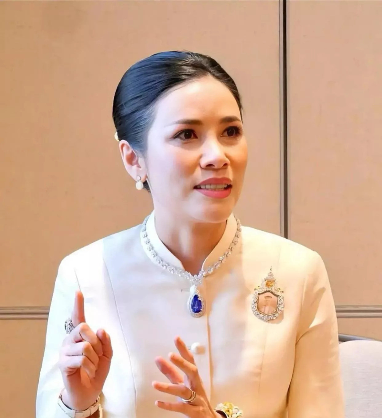 诗尼娜风光再起【第一段】天呐！简直不敢相信自