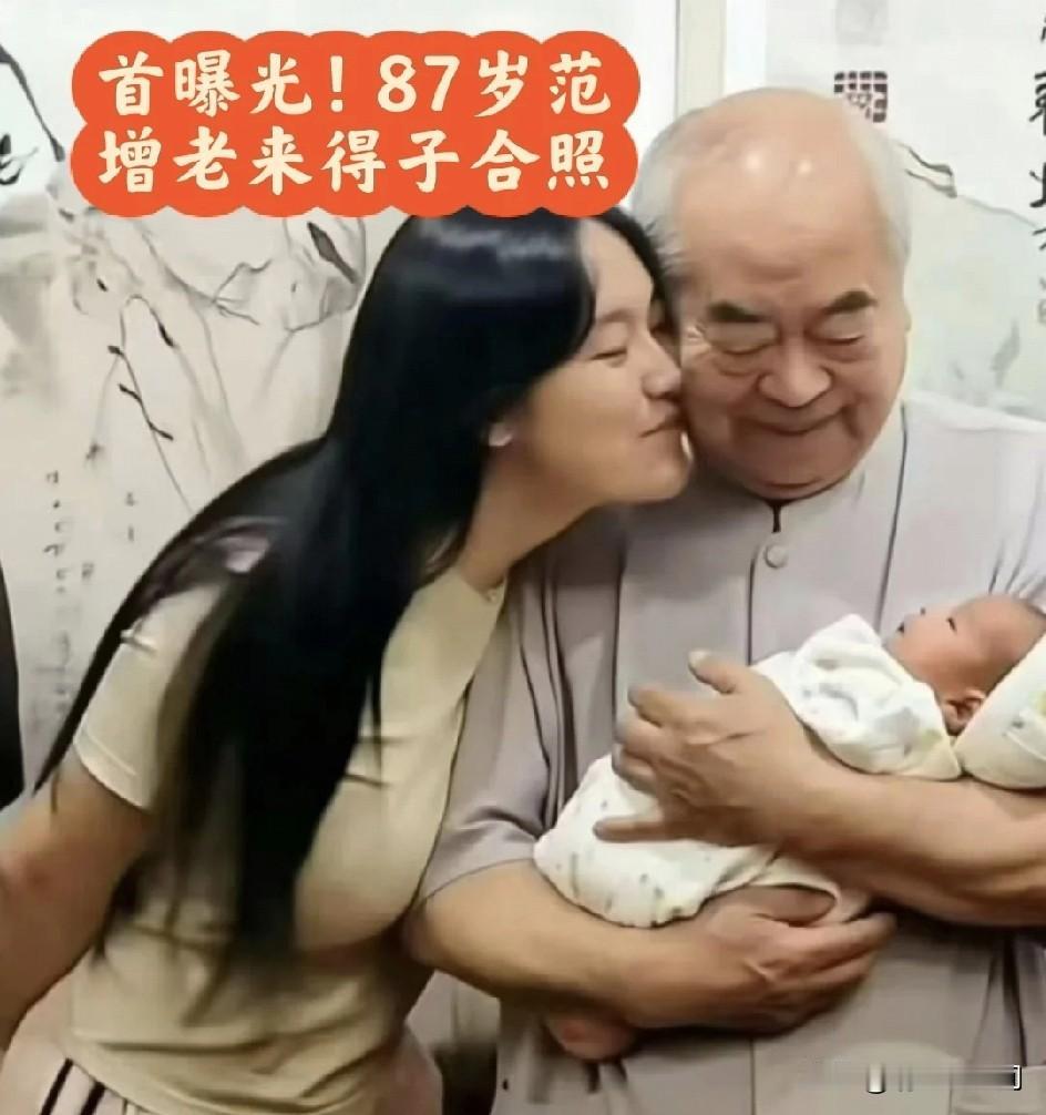 不得不说，三十多岁的徐萌身材确实很顶，不过和87岁的范增站在一起，多少显得有点格