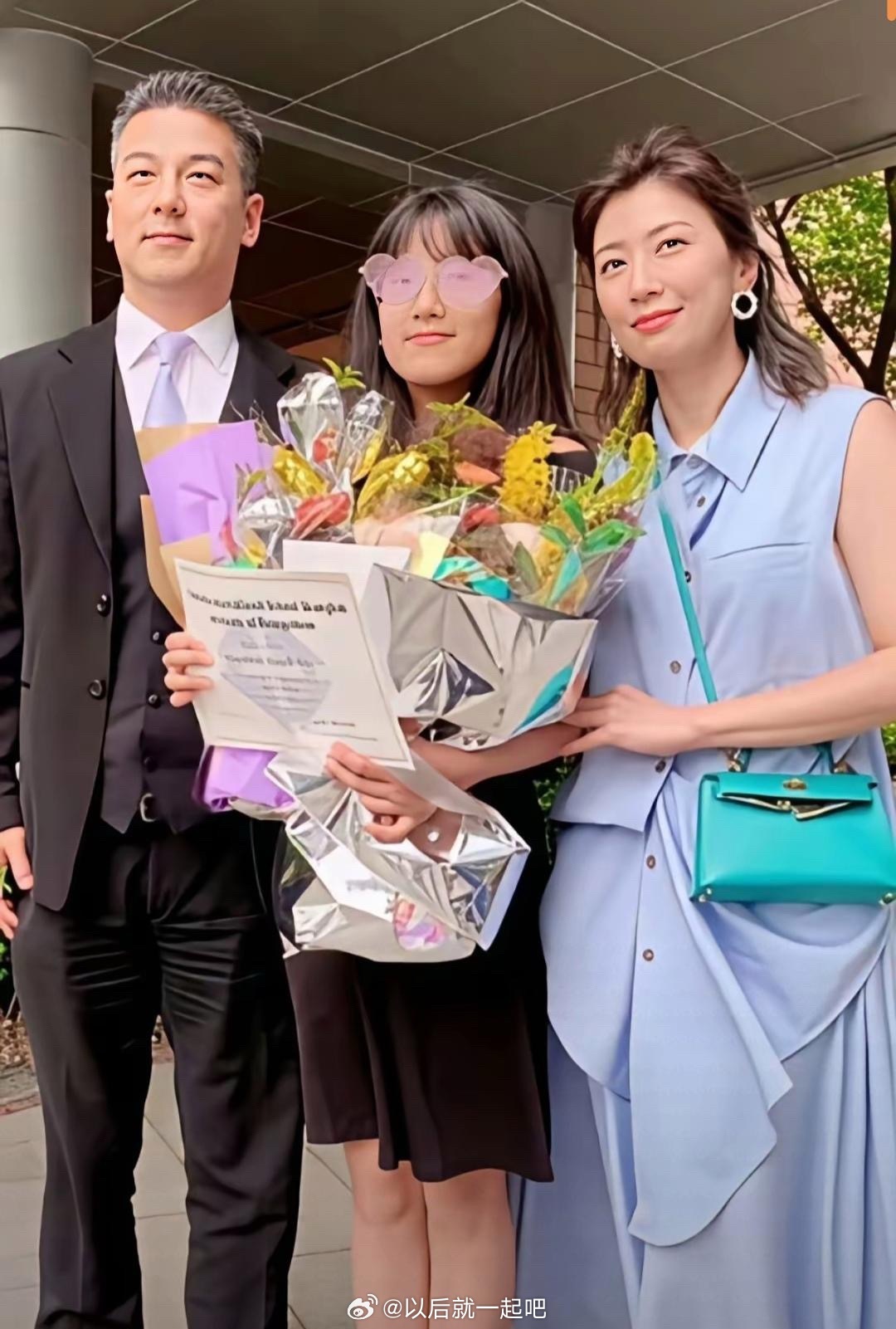 贾静雯和孙志浩在孩子毕业的时候同框就说明已经和解了前夫哥是个没有福气的人！明明她