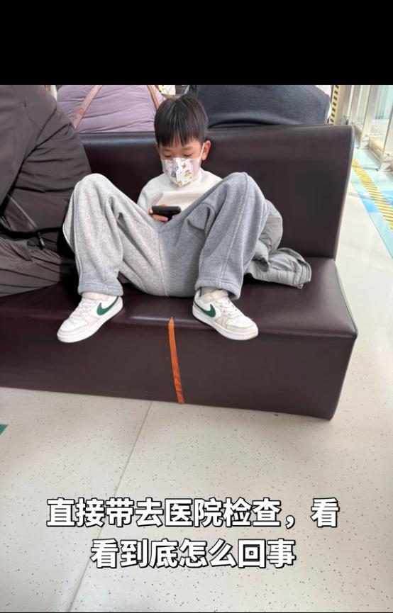 万万没想到！近日，江苏，一男孩写作业时，说自己头痛，睡一觉又好了，家长以为孩子在