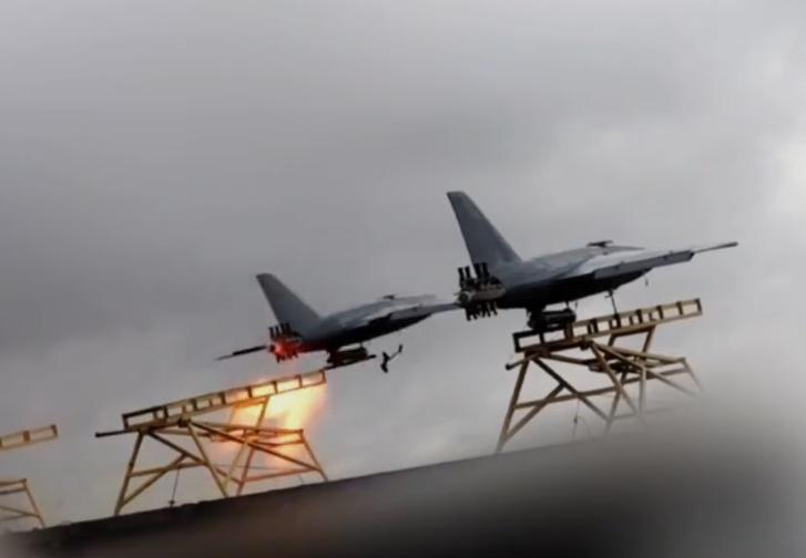 伊朗现在才掌握真正的打法，打以色列就得用这样的方法，把有限的无人机和导弹集中起