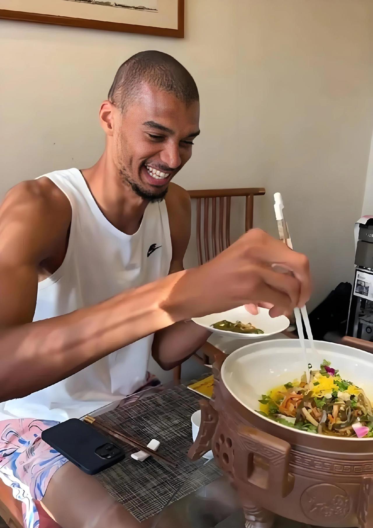 40分惨案！马刺创历史狂揽4奖，文班防守封神太无解NBA今日炸场！马刺13