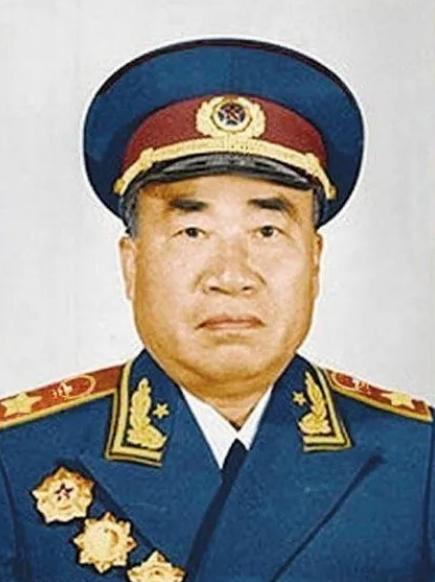 1948年，朱德到一个村里去视察，看到河里有两只野鸭，一时兴起，就开枪将两只野鸭