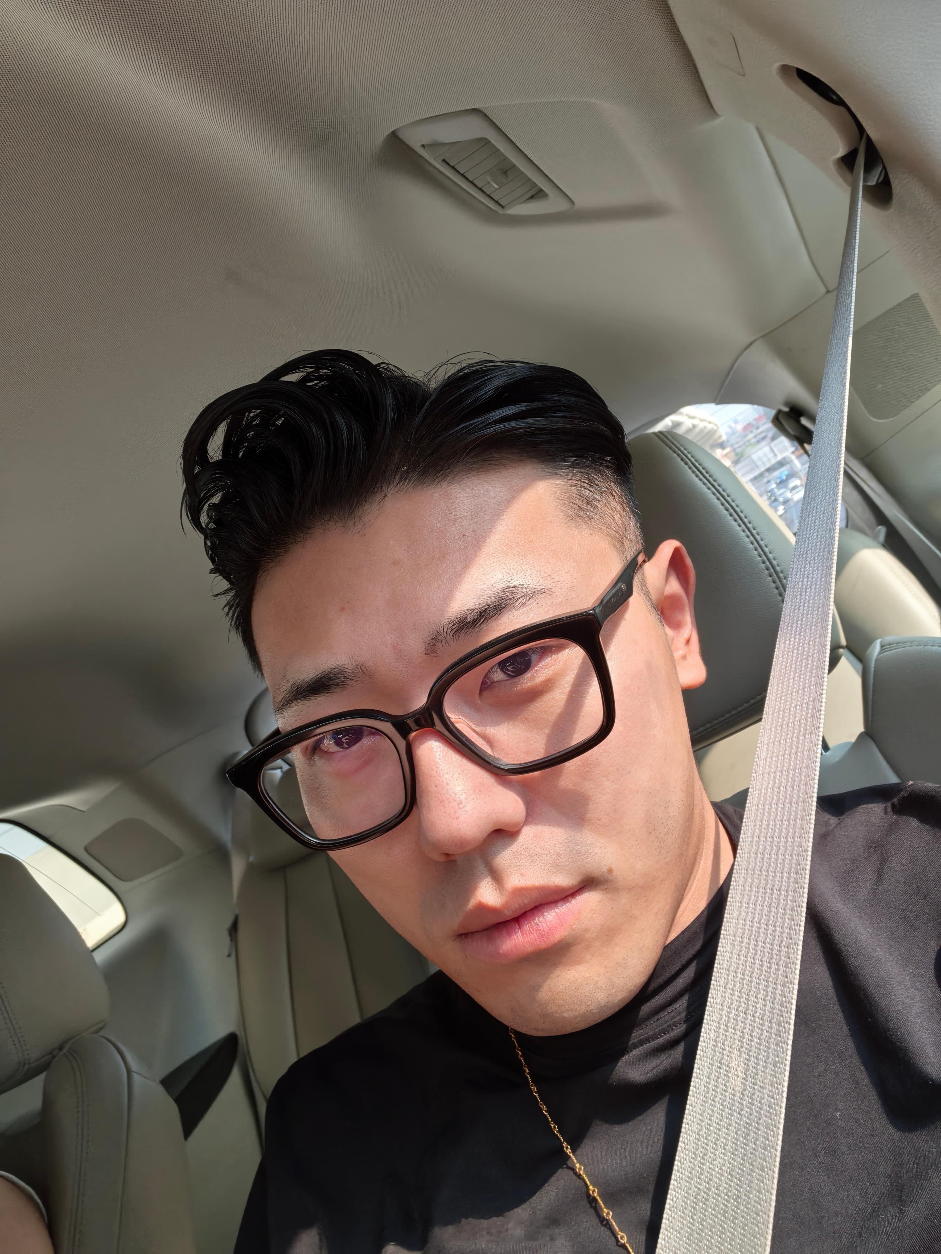 骑车没给晒黑，上海来了一天，成非洲黑哥们了​​​