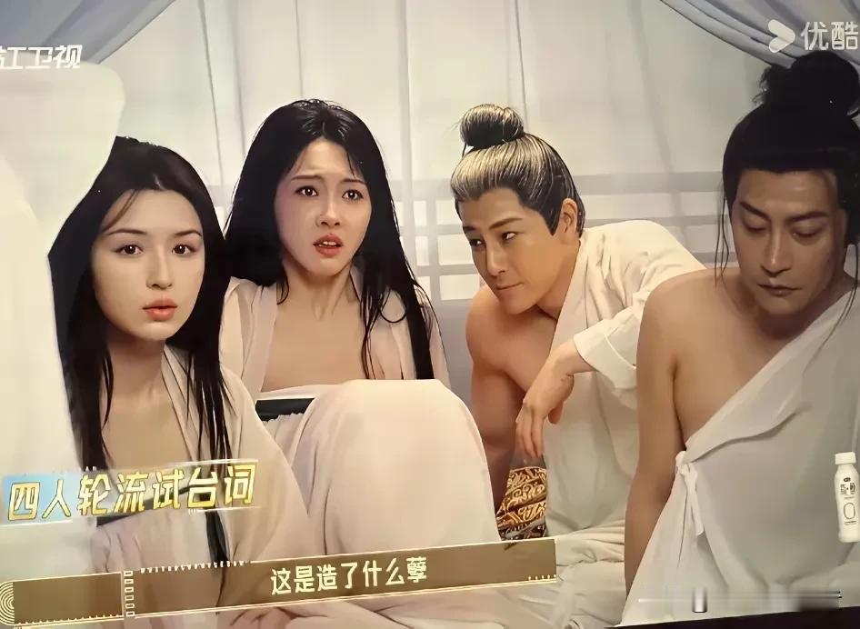 同样是男人，许绍洋一脸霸气陶醉，陈志朋一脸委屈。这真是演员啊！能文能武啊！