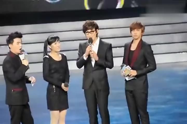 《辣椒与泡菜》主演安七炫被主持人提问关于谢娜张杰