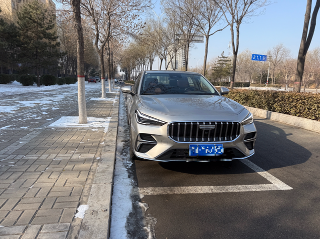 说一下第五代帝豪的驾驶感受我觉得轿车怎么也比SUV好开，因为轿车底盘低稳定性高